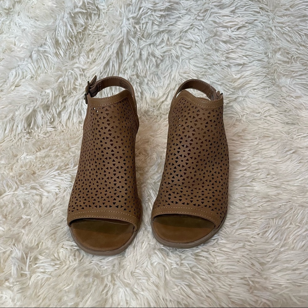 Universal Thread Heels Tan Cutout Ankle Booties Mules | 10